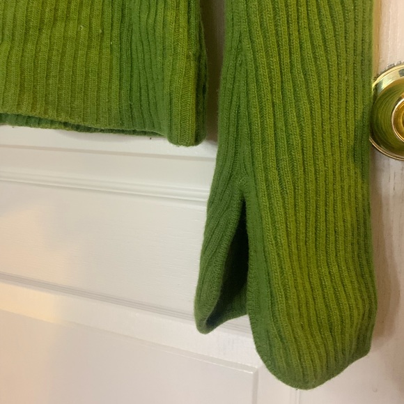 Vintage green long sleeve sweater - Picture 3 of 3